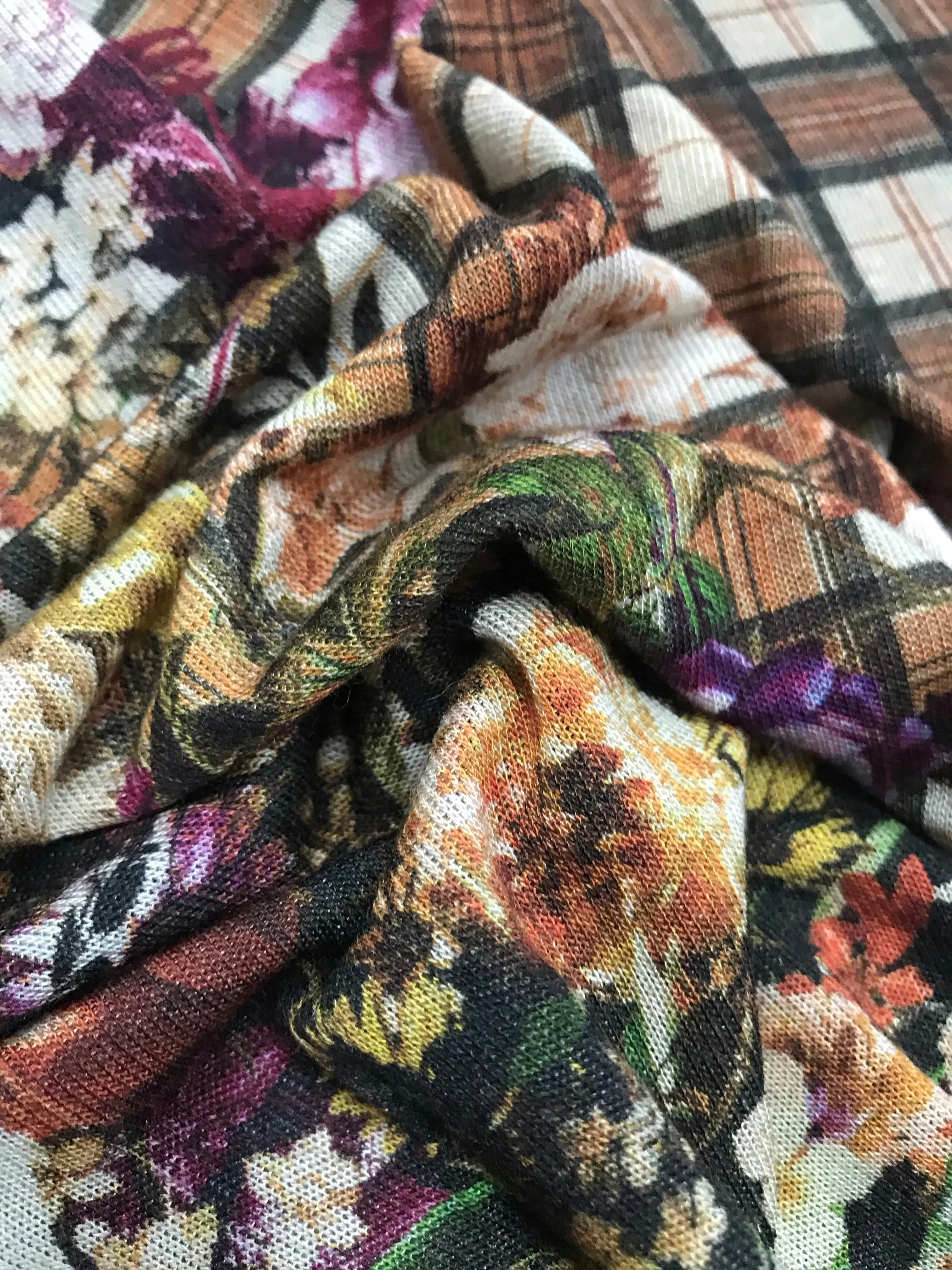 WK-7337W DIGITAL FLORAL PLAID PRINT WOOL VISCOSE KNIT. ITALY